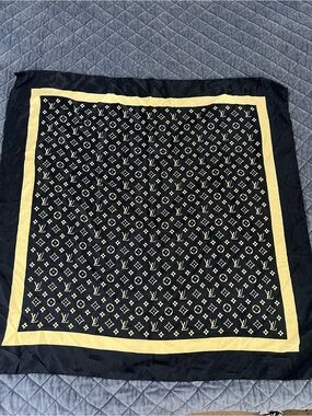 Louis Vuitton silk scarf square Tan & Black T